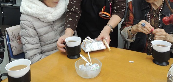 自治会でのカフェの様子